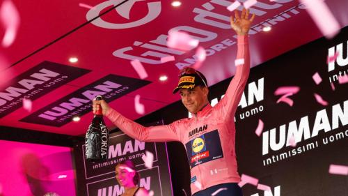Mads Pedersen opanoval sprint třetí etapy Gira a je zpět v růžovém dresu!